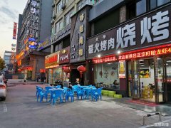 大学正对面餐饮旺铺转让可外摆