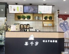 德盛广场主干道大门头转角旺铺转让