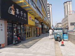 德盛广场主干道大门头转角旺铺转让