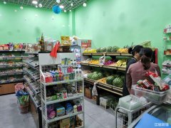 万悦城小区出入口处零食旺铺转让