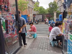 万悦城小区出入口处母婴旺铺转让可空转