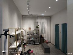 波波城商业街主干道服装旺铺低价转让