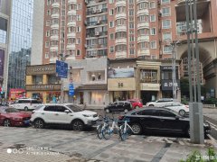 融汇东区一楼外街主干道服装旺铺低价转让