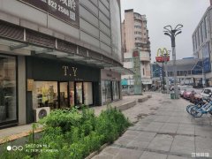 融汇东区一楼外街主干道服装旺铺低价转让