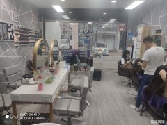 凤凰美食街主干道美发美甲旺铺低价转让可空转