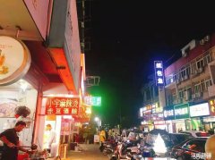 鲁港大市场主干道好位置美妆旺铺整体转让