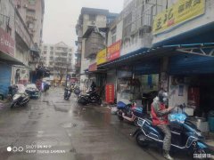 步行街旁小吃外卖旺铺低价转让教技术