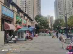 万科城南区大门口旺铺低价转让可做任何行业