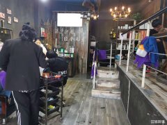 万科城小区出入口美发旺铺转让