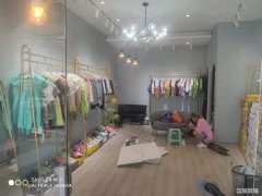 融汇东区二楼口头服装旺铺整体接手可营业