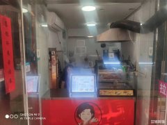 中央城商业街主干道小吃旺铺低价转让