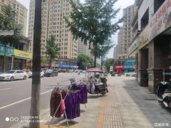 左岸商业街十字路口餐饮小吃旺铺低价转让