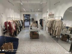德胜负一楼电梯口旁服装旺铺低价转让