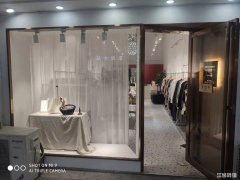 德胜负一楼电梯口旁服装旺铺低价转让