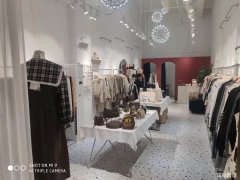 德胜负一楼电梯口旁服装旺铺低价转让