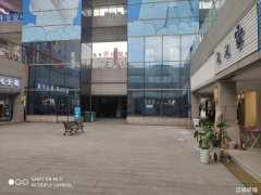 德胜负一楼电梯口旁服装旺铺低价转让