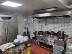 凤凰美食街主干道小吃旺铺低价转让