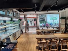 凤凰美食街主干道小吃旺铺低价转让