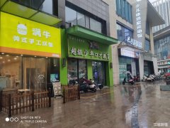 万达金街小吃旺铺低价转让可做任意行业