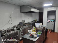 波尔卡商业街中间位置品牌小吃旺铺转让