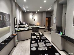 华兴街雨耕山路口处精品饰品旺铺转让