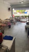 人流量超大的面馆，旁边就是菜市场