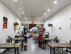 无为玫瑰园小区大门口旺铺转让